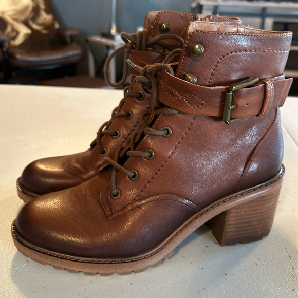 Shoes - Zodiac side zip tie ankle boot. NWOT. Size 8 1/2.